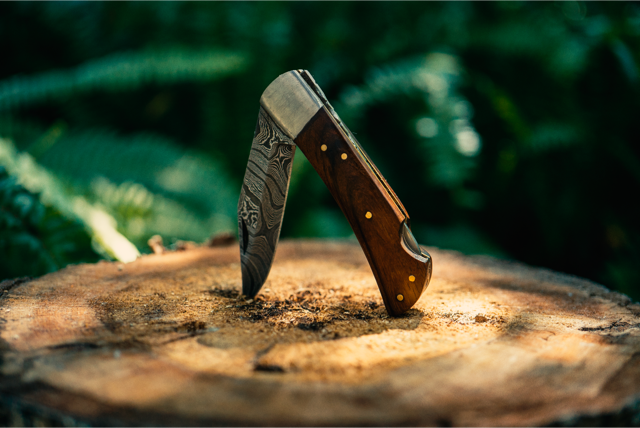 Walnut Wood and Damascus Steel Blade Pocket Knife